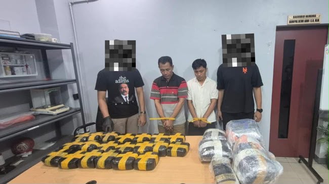 Dua Kurir Diamankan di Pekanbaru, 21,2 Kg Sabu dan 25 Ribu Ekstasi Disita