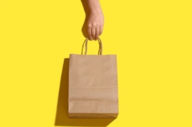 Benarkah Tote Bag Kertas Lebih Bahaya untuk Lingkungan Ketimbang Plastik?