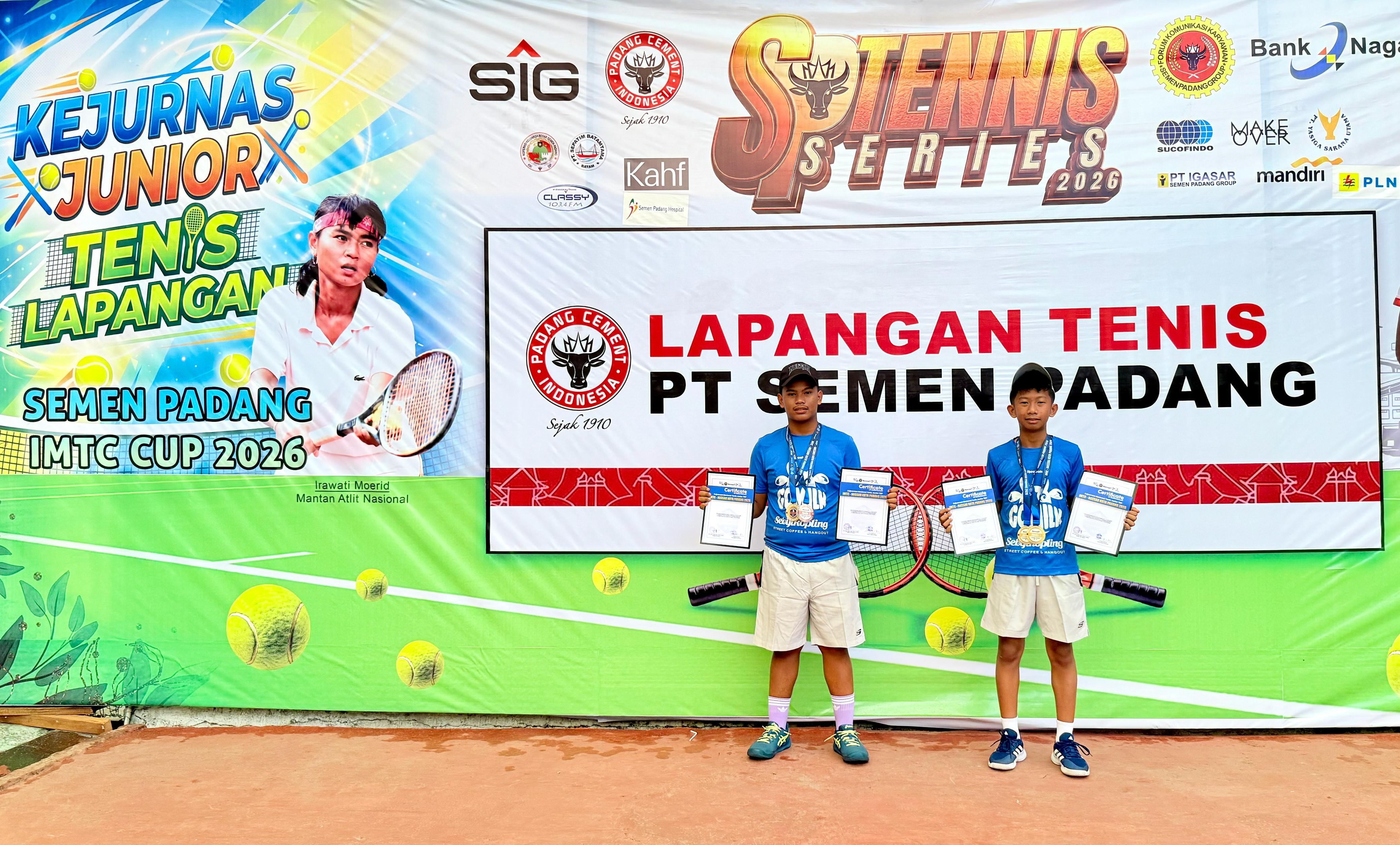 Kakak Beradik Asal Siak Borong Emas di Kejurnas Tenis Junior IMTC Semen Padang