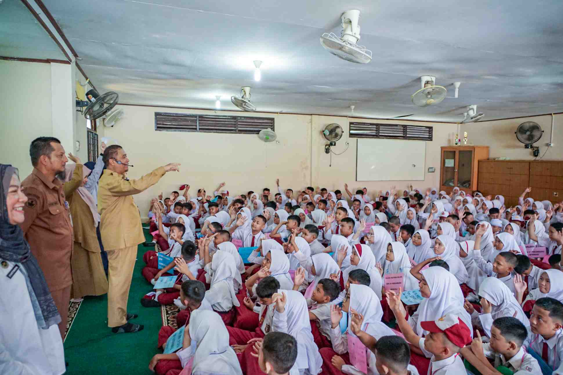 Tinjau MPLS di Sejumlah Sekolah, Wawako Pekanbaru Tegaskan Jangan Sampai Ada Aksi Perundungan