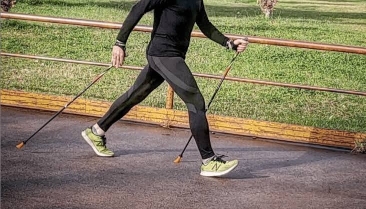 Coba Nordic Walking, Olahraga Jalan Kaki yang Ramah Sendi