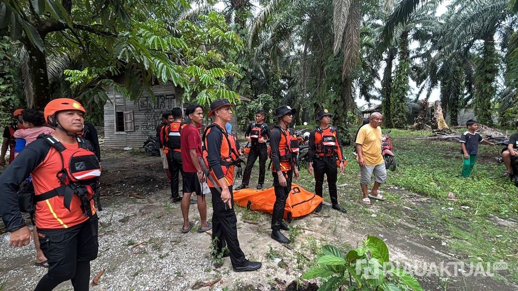 Warga Hanyut Saat Banjir di Sidomulyo Pekanbaru Ditemukan Meninggal