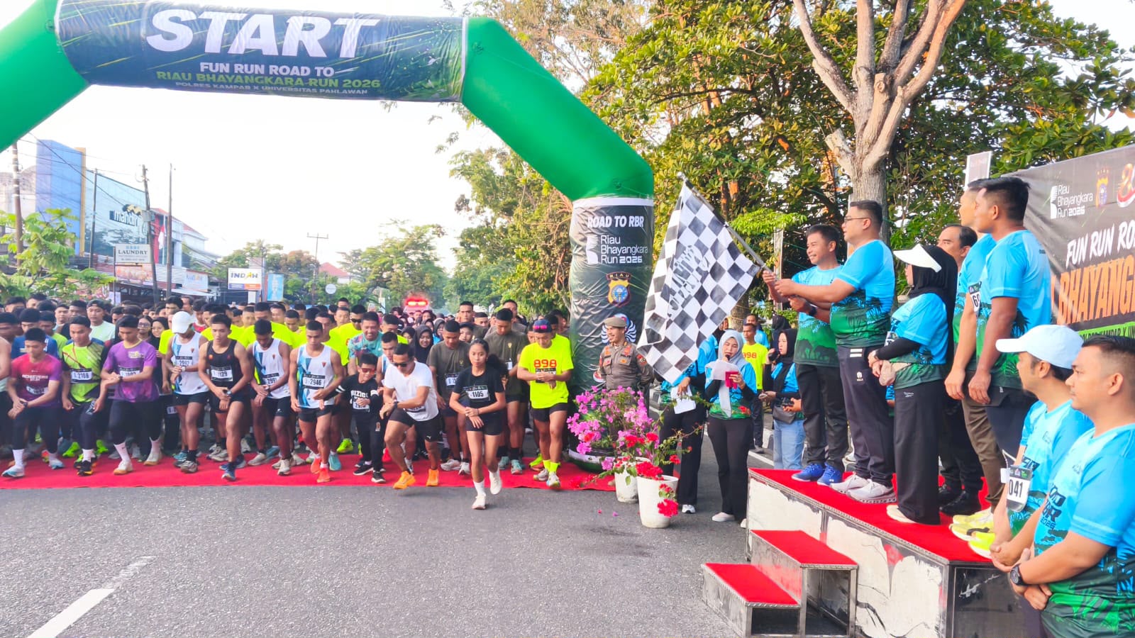 Ribuan Warga Meriahkan Fun Run Road to Riau Bhayangkara Run 2026 di Kampar