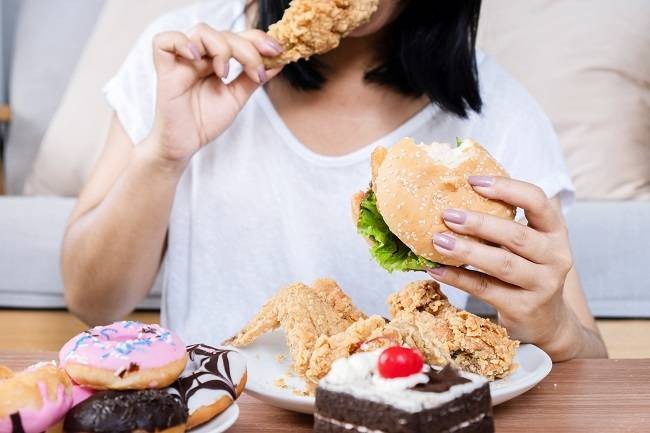 Sering Makan Saat Stres atau Sedih? Bisa Jadi Kamu Alami Emotional Eating