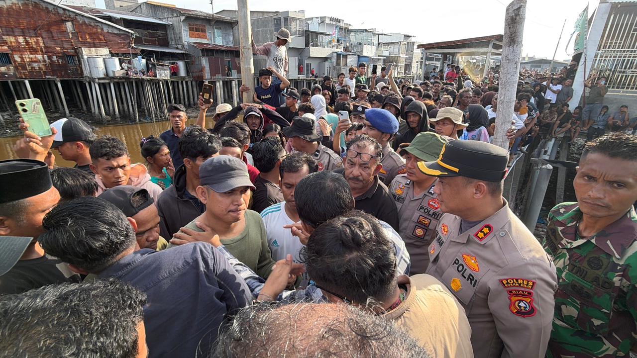 Diduga Jadi Sarang Narkoba, Tempat Karaoke di Rohil Diserang Warga