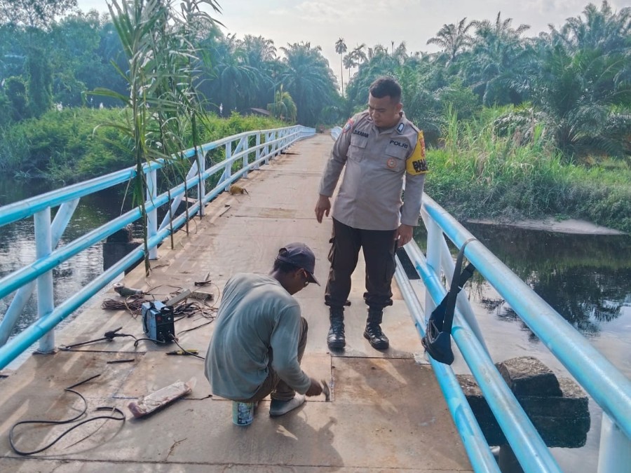 Polisi dan Warga Kebut Renovasi Jembatan Merah Putih Presisi Tahap II di Rimba, Capai 73 Persen