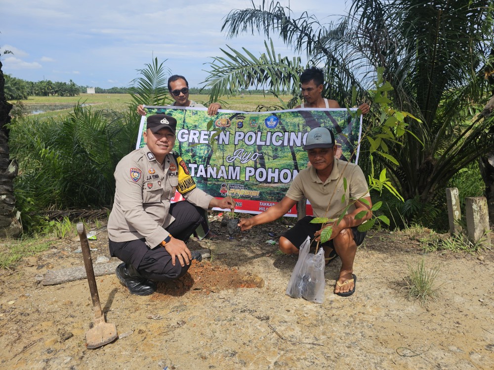 Green Policing di Rohil, Polsek Rimba Melintang dan Warga Tanam Bibit Pohon di Teluk Pulau Hilir