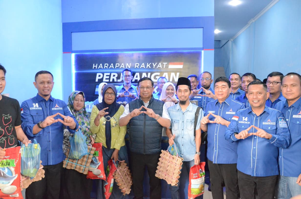 Sekjen DPP Demokrat Kunjungi DPC Demokrat Pekanbaru, Bagikan 1.500 Paket Sembako ke Masyarakat