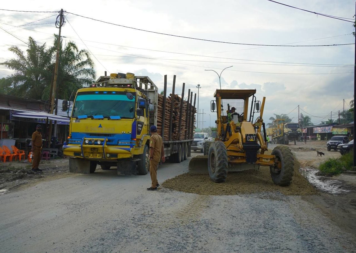 Pemprov Riau Libatkan 24 Perusahaan Guna Perbaikan Jalan Simpang Minas-Simpang Tualang Timur