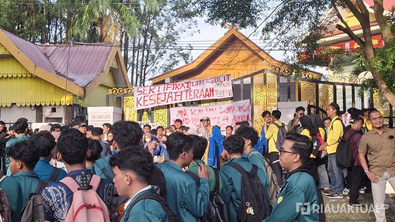 Geruduk Gedung DPRD Riau, Mahasiswa Bawa 12 Tuntutan