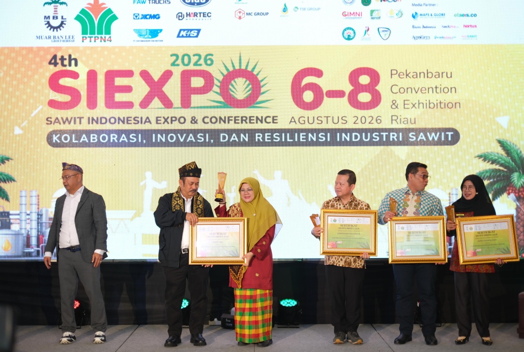 Komitmen Lindungi Petani Sawit di Siak, Bupati Afni Raih Penghargaan SIEXPO 2026