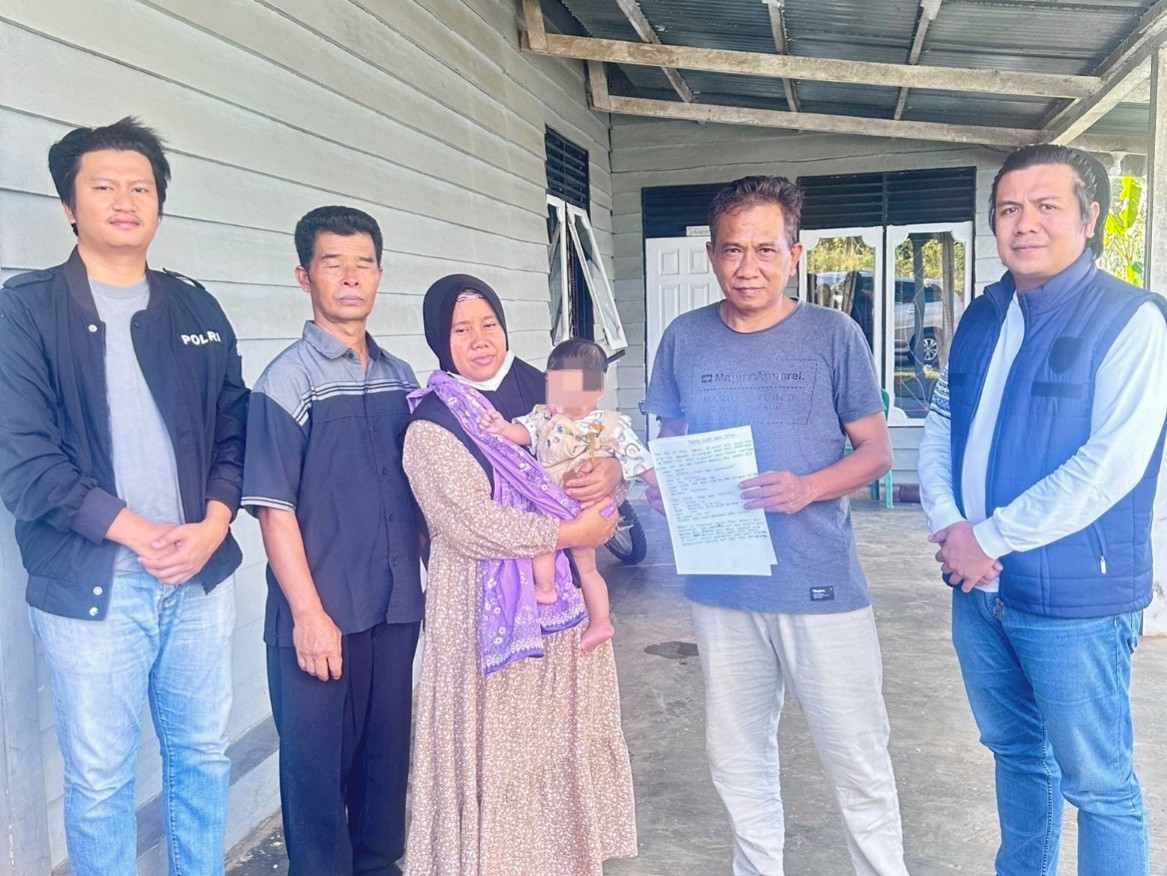 Pulang Tarawih, Warga Kuansing Kaget Temukan Bayi di Teras Rumah