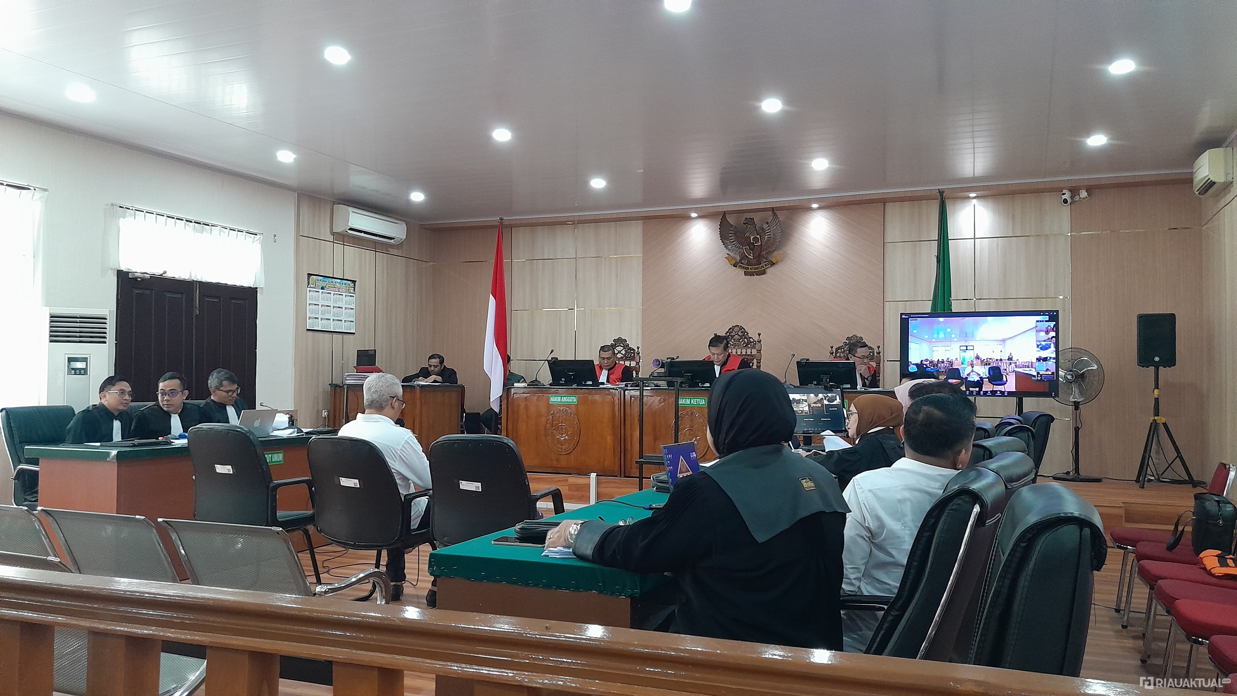Menangis di Persidangan, Arief Setiawan Memohon Keadilan kepada Majelis Hakim