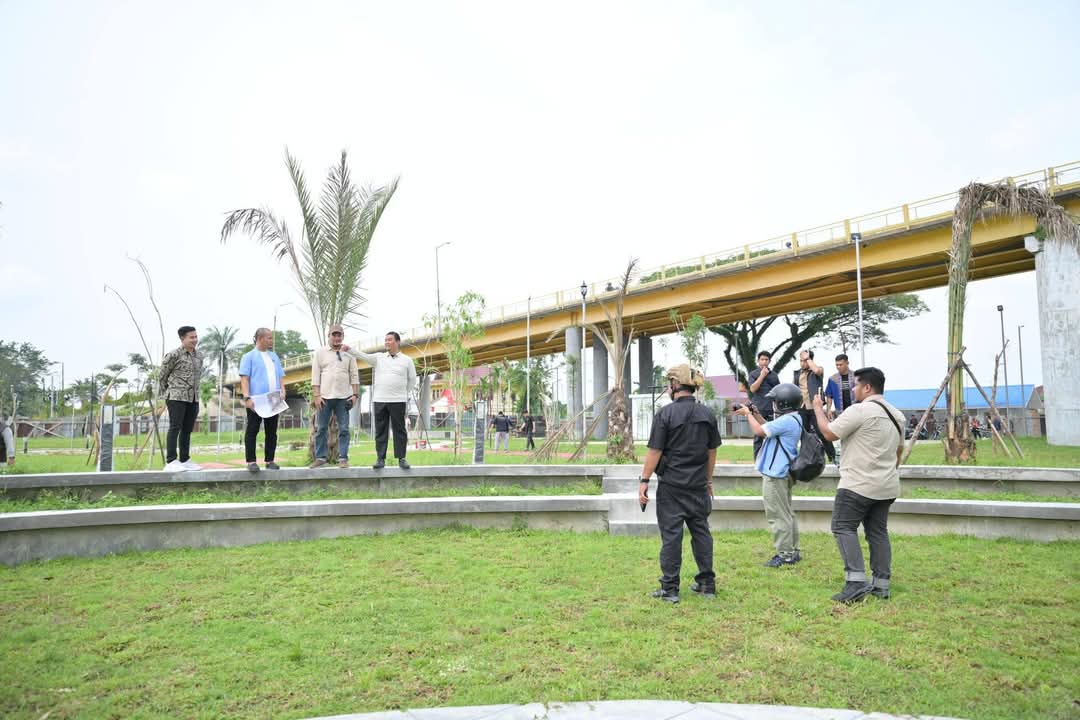 Segera Diresmikan, Kawasan Kumuh Bawah Jembatan Siak I Disulap Jadi Ruang Publik Modern
