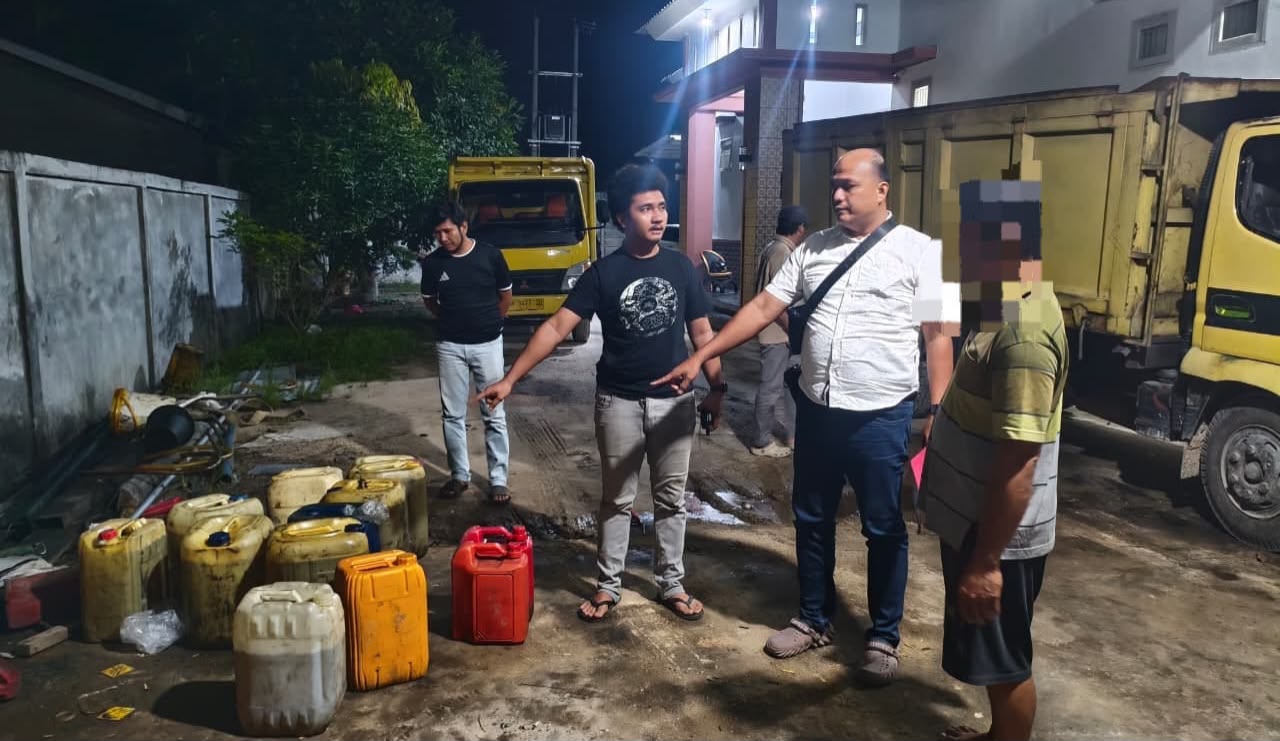 Truk dan 14 Jeriken Solar Subsidi Diamankan Polisi di Garuda Sakti Kampar
