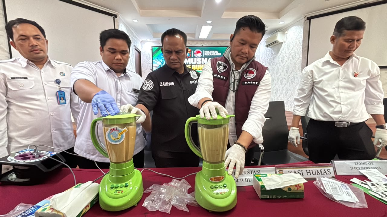 Polresta Pekanbaru Musnahkan 1.473 Ekstasi dan 31 Cartridge Etomidate