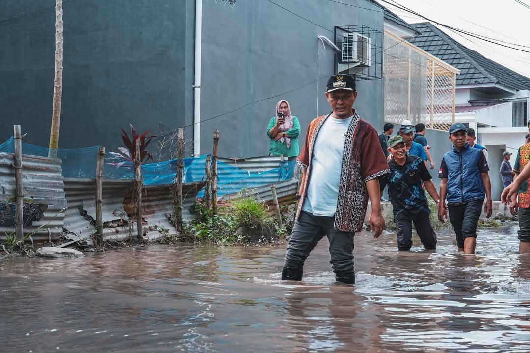 Serius Tangani Banjir, Wako Pekanbaru Siap Stanbykan Alat Berat di Kecamatan Rawan