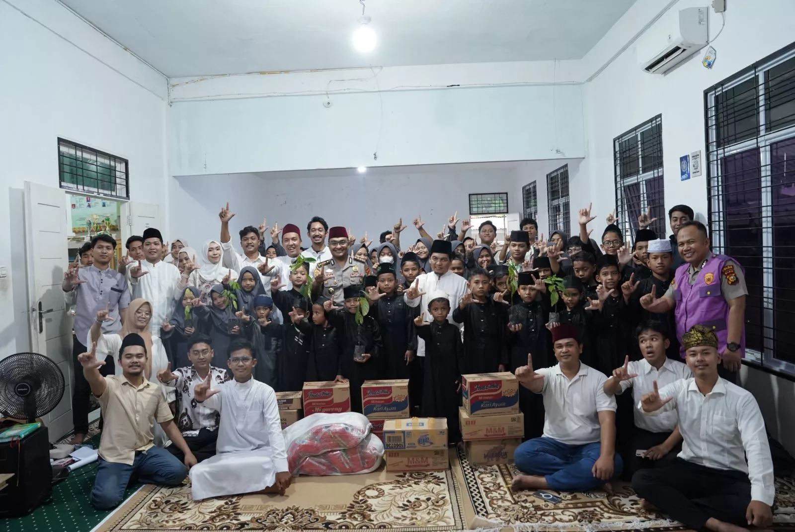 Ramadhan Hijau: PeHR dan Polda Riau Edukasi Green Policing di Panti Asuhan
