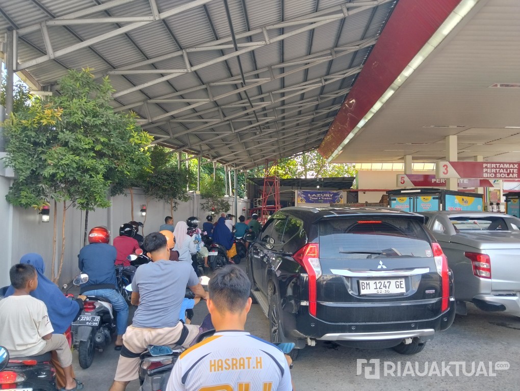 Harga Tak Naik, Kuota Tak Dikurangi, Kenapa Antrean BBM di Pekanbaru Masih Panjang?