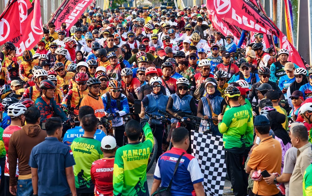 2.500 Pesepeda Serbu Kampar, Gowes 26 Km Bareng Bupati Ahmad Yuzar