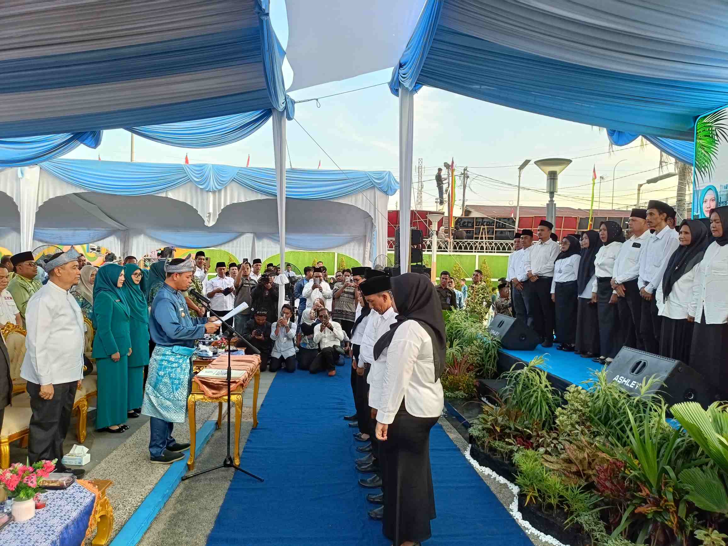 Wako Pekanbaru Kukuhkan Serentak 76 Ketua RT dan RW Terpilih di Kecamatan Senapelan 