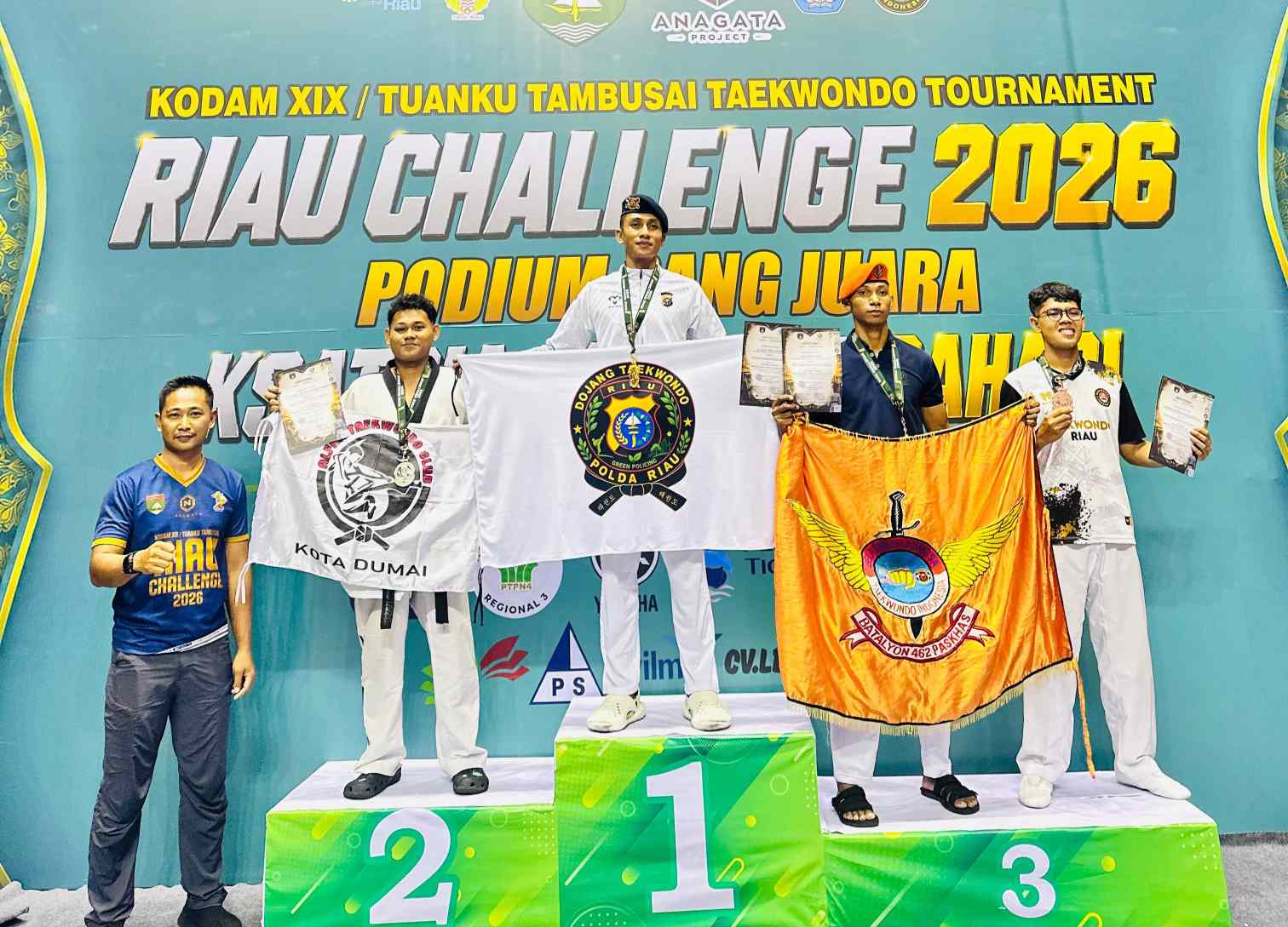 Bripda Al Amin Tumbangkan Lawan via KO, Atlet Brimob Riau Raih Emas Taekwondo