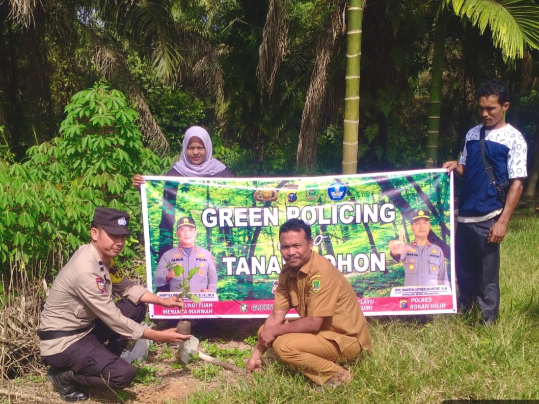 Wujudkan Green Policing, Polsek Rimba Melintang Tanam Rambutan dan Alpukat di Rohil