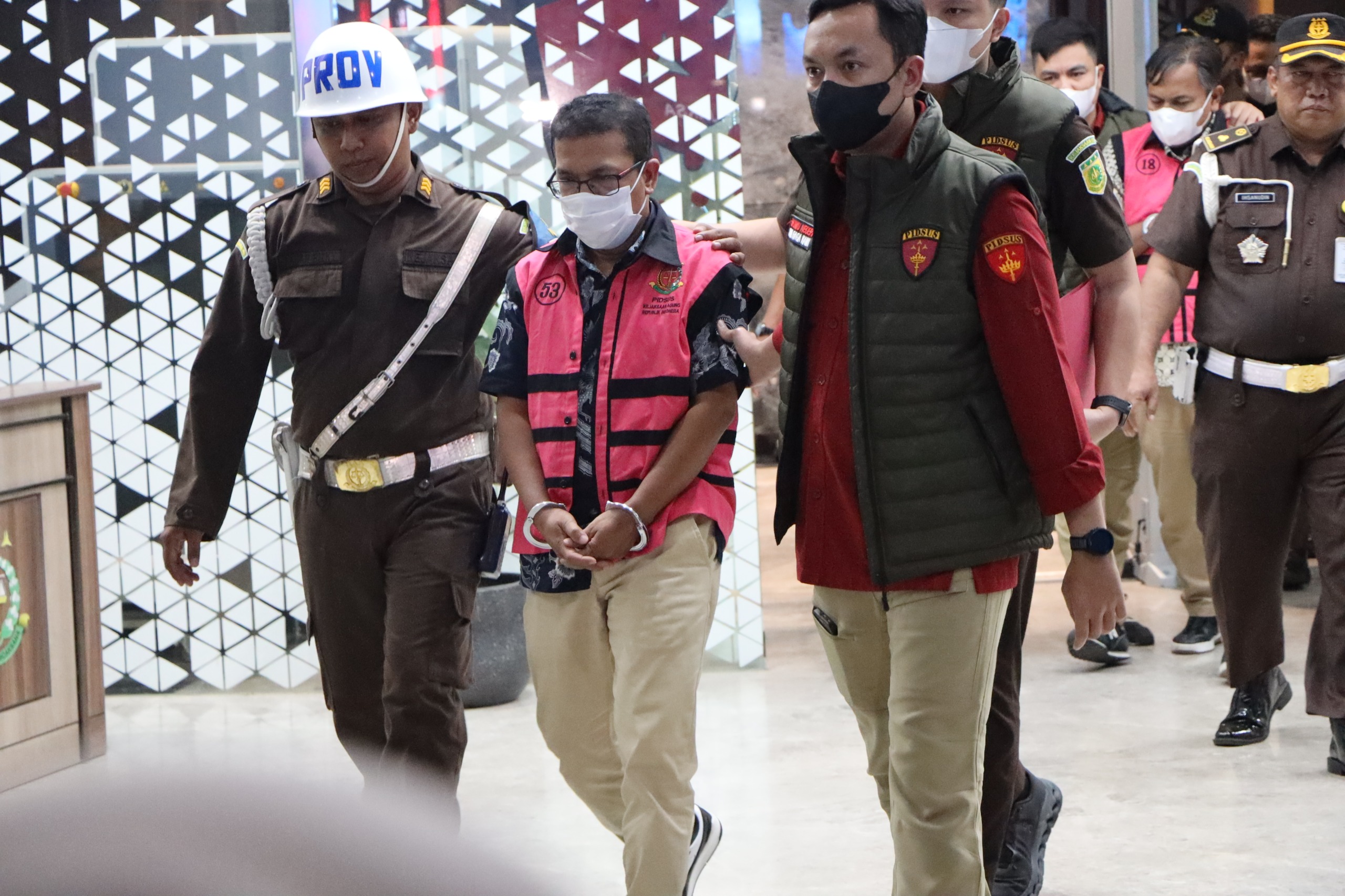 Dua Pegawai Pajak Jadi Tersangka Manipulasi Ekspor Bubur Kertas