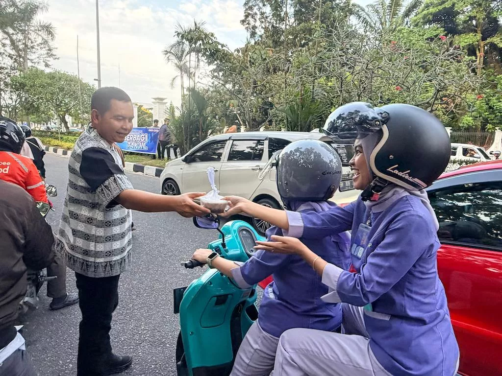 Bapenda Pekanbaru Bagikan 6.000 Takjil, Sosialisasikan Diskon PBB hingga 70 Persen