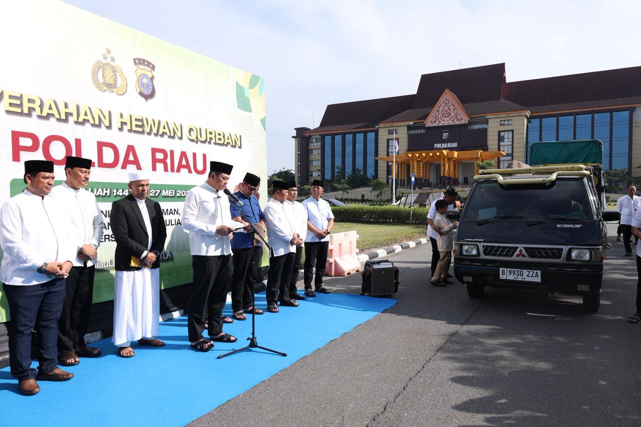 Idul Adha 1447 H, Polda Riau Salurkan 195 Hewan Kurban untuk Warga
