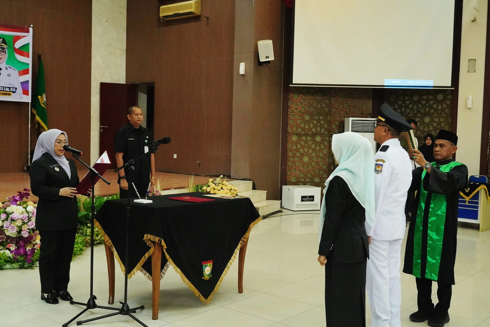 Lantik 17 Pejabat Pemkab Kampar, Wabup Misharti: Perkuat Layanan Publik
