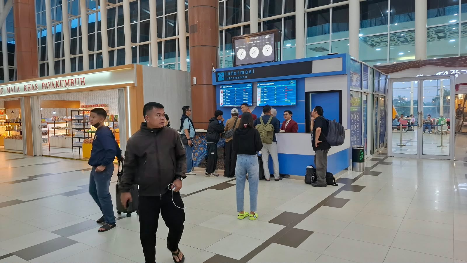 Sudah 9 Penerbangan dari dan Menuju Pekanbaru Dibatalkan Akibat Erupsi Anak Krakatau 