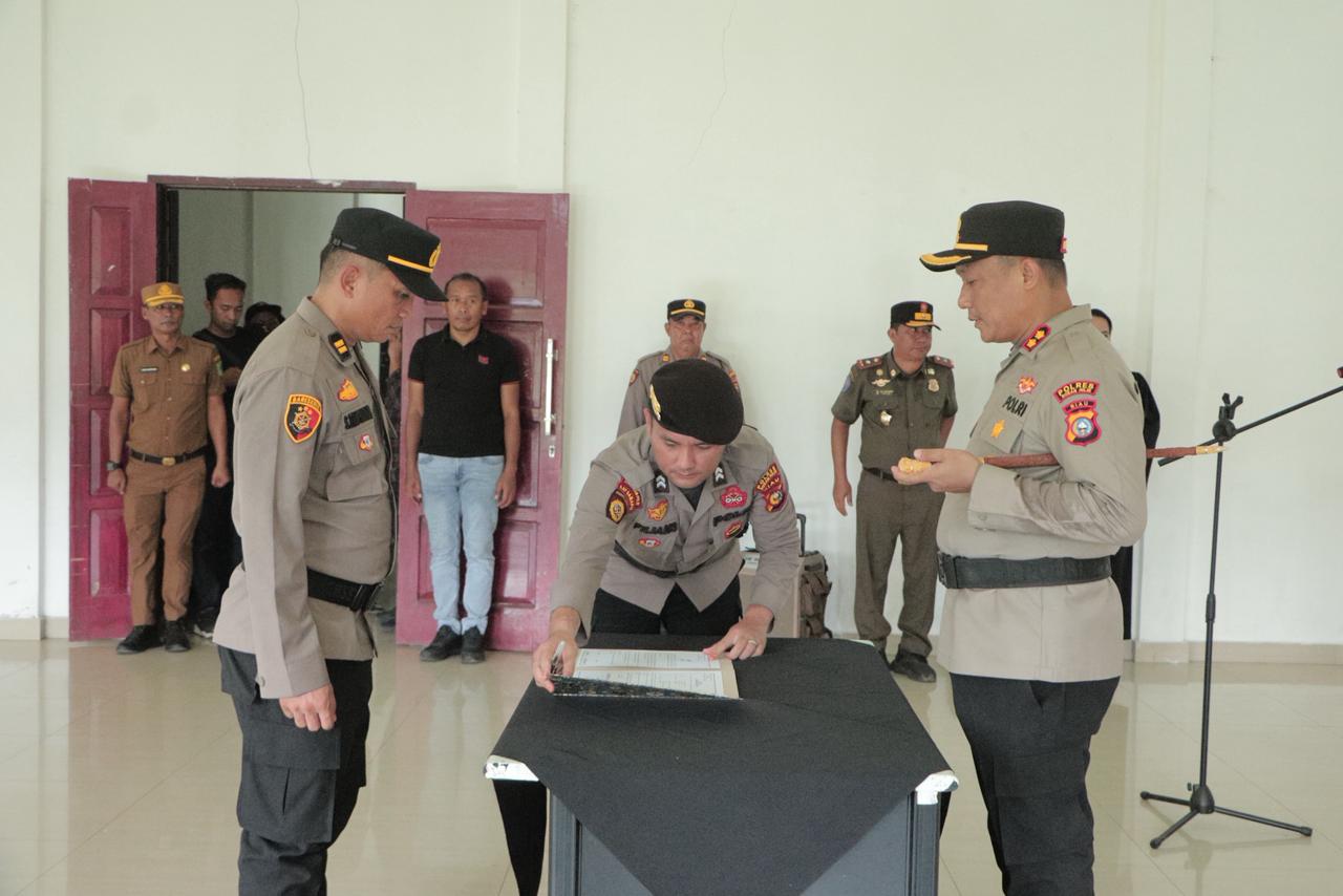 Kapolres Rohil Lantik Kapolsek Panipahan yang Baru di Kantor Camat