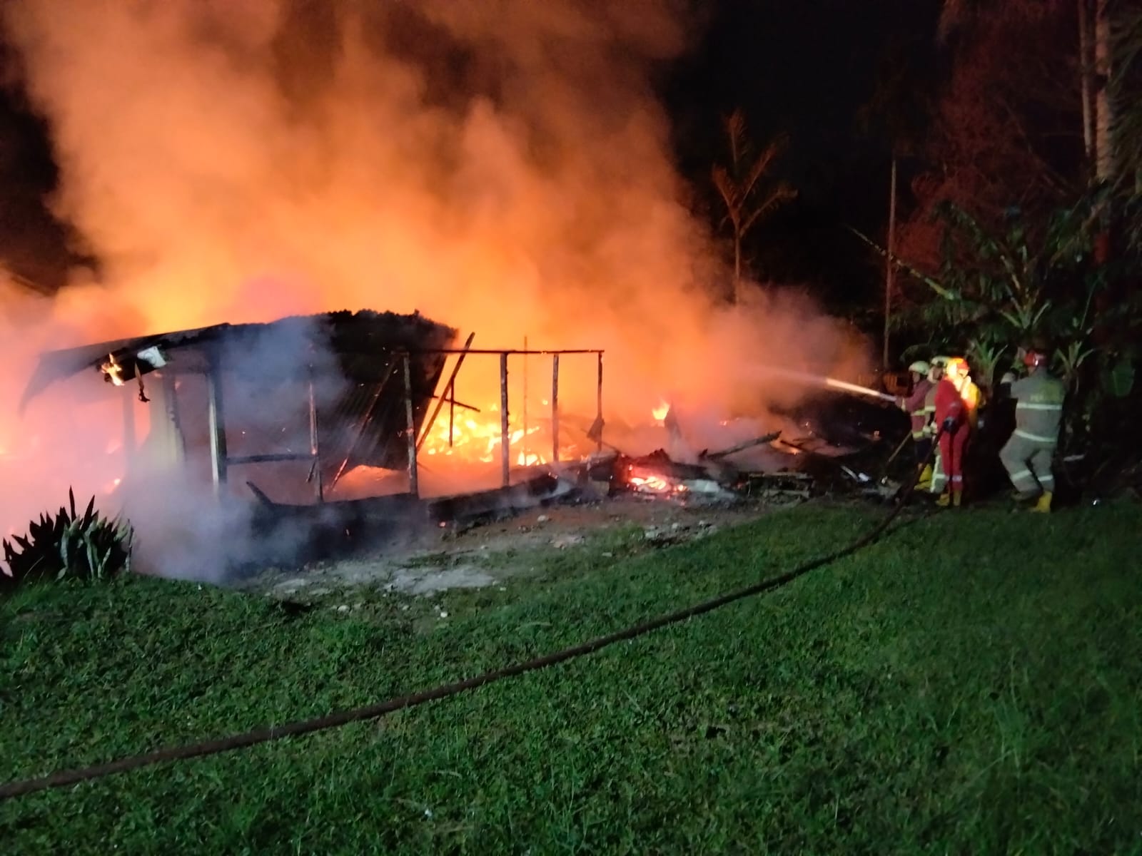 Api Ratakan Rumah Papan di Pekanbaru, 1 Motor Ikut Terbakar