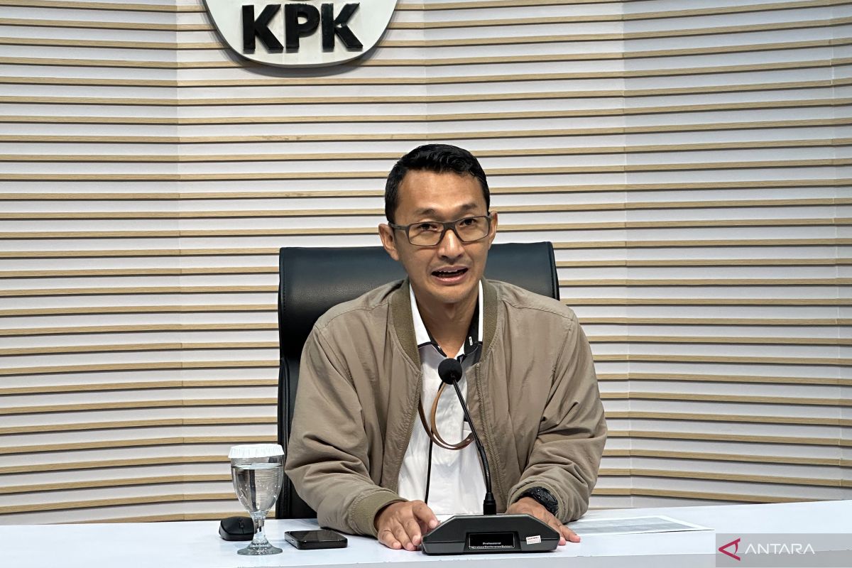 KPK Serahkan 2 Tersangka Suap Jabatan di Kuansing ke JPU