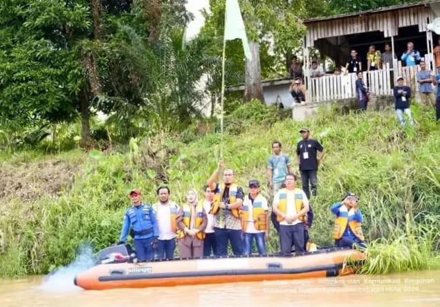 Bupati Inhu Buka Pacu Sampan Godang Festival Tepian Kuale Danau Pao, Diikuti 14 Sampan