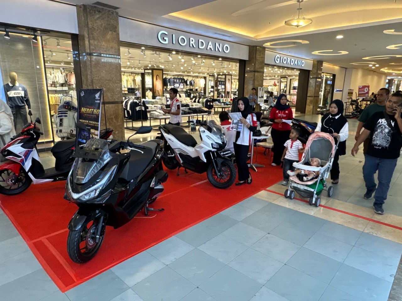 Jajaran Skutik Honda Mejeng di Mal SKA, Ada Cashback hingga Rp1,3 Juta