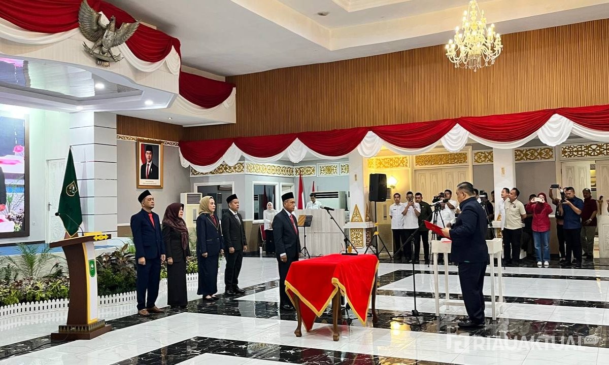 Plt Gubri Lantik 5 Anggota Komisi Informasi Periode 2026-2030