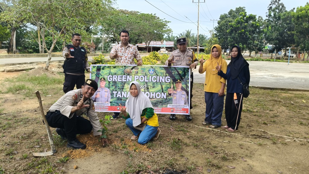 Polsek Rimba Melintang Sosialisasikan Green Policing dan Tanam Pohon