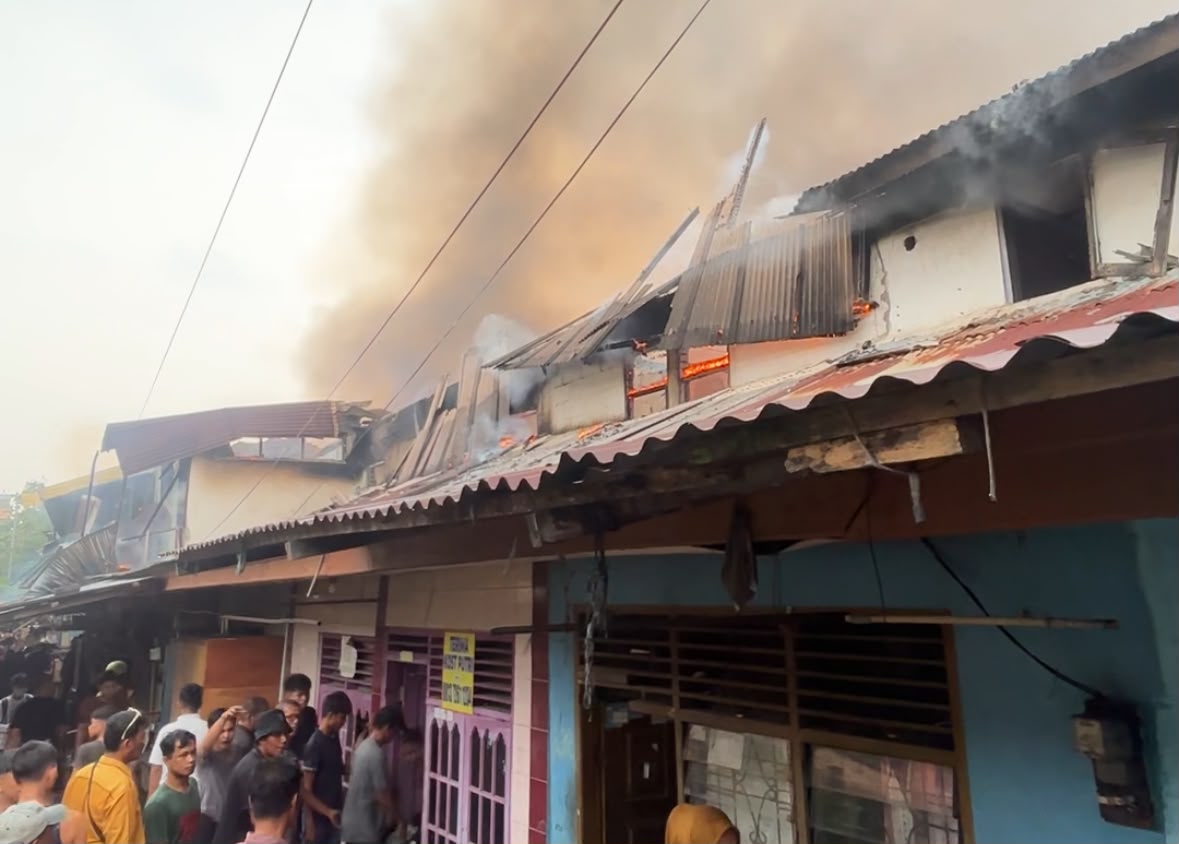 12 Petak Rumah Semi Permanen di Pekanbaru Terbakar, 1 Orang Luka-luka