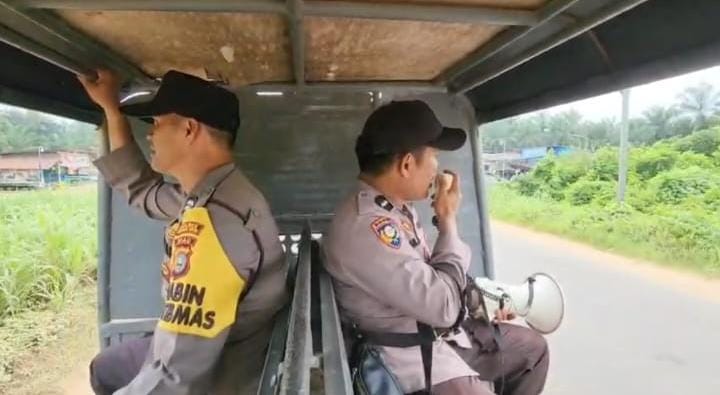 Polisi di Bangko Pusako Keliling Masuk Kampung, Ingatkan Warga soal Bahaya Karhutla