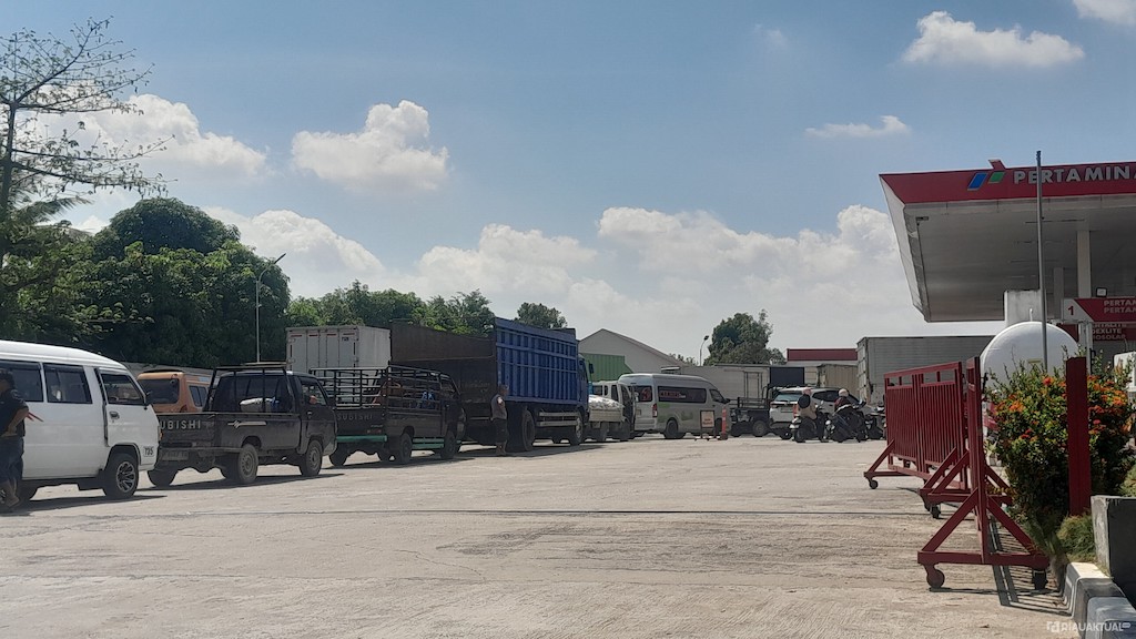 Setiap Hari Antrean Solar Subsidi Mengular, DPRD Pekanbaru Minta Pertamina Segera Beri Solusi