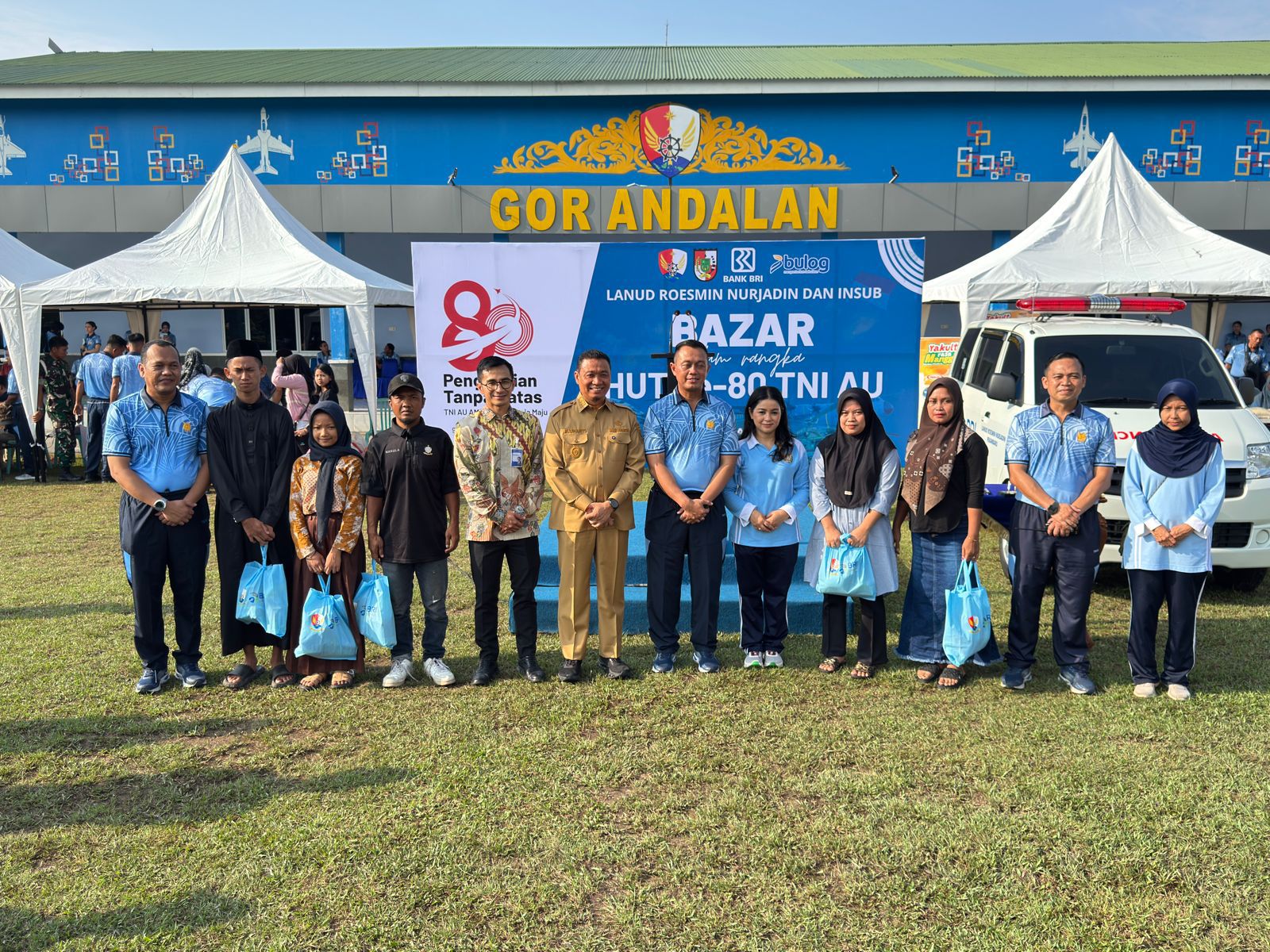 HUT ke-80 TNI AU, BRI Serahkan Ambulans dan 3.000 Paket Sembako