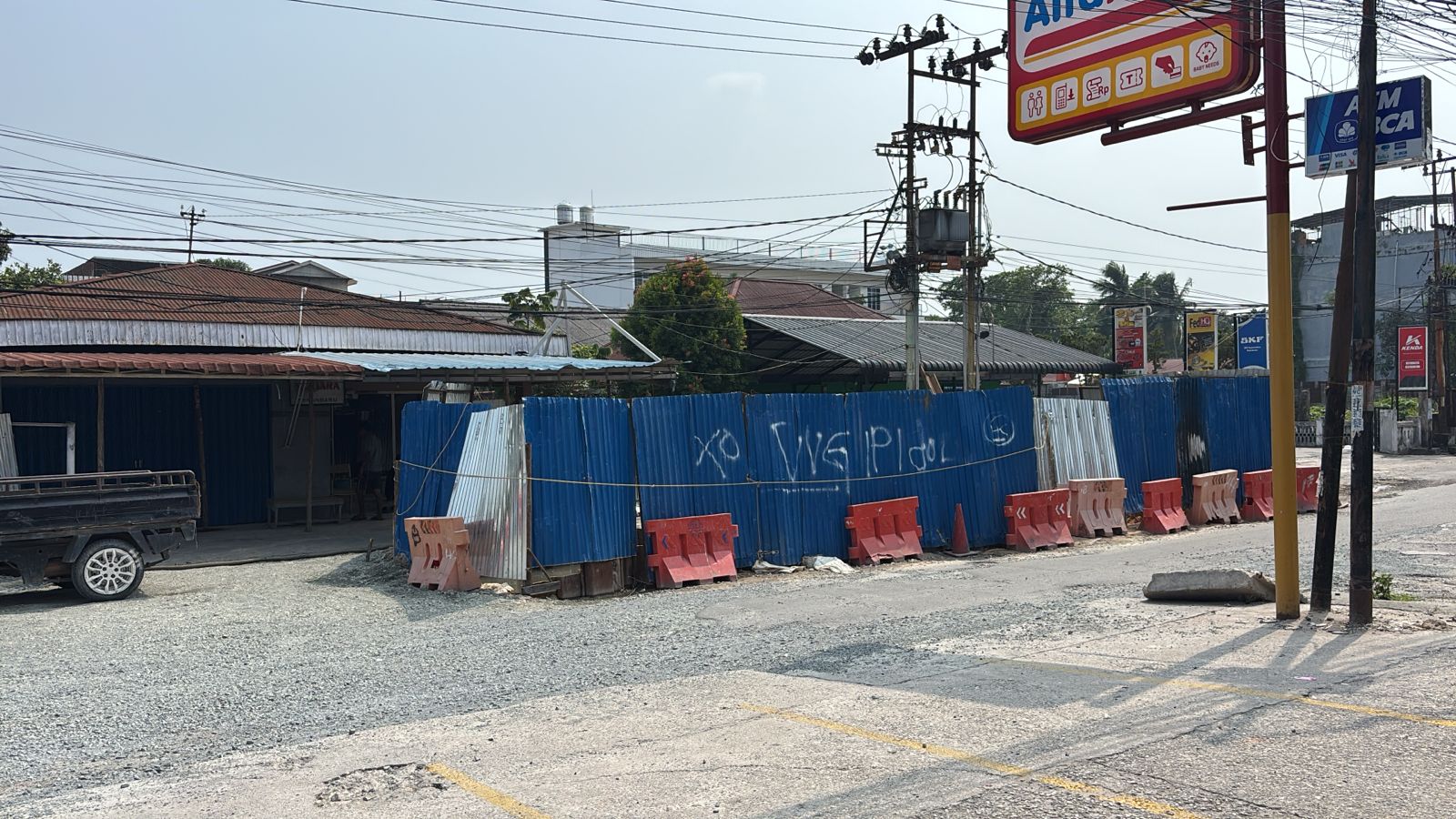 Sejumlah Titik Jalan di Pekanbaru Amblas Usai Galian IPAL, Pengendara Terancam