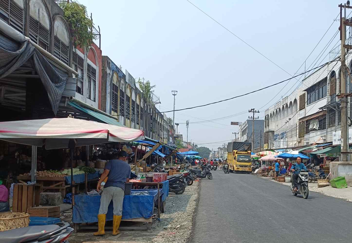 Ganggu Pembangunan Drainase, Satpol PP Pekanbaru Ultimatum Pedagang di Jalan Teratai