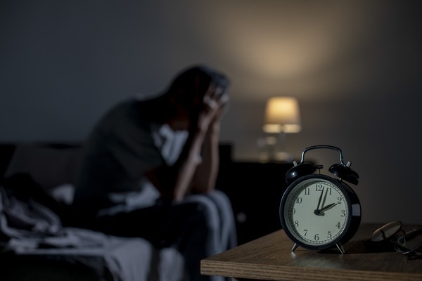 Badan Lelah tapi Masih Susah Tidur? Kenali Penyebabnya