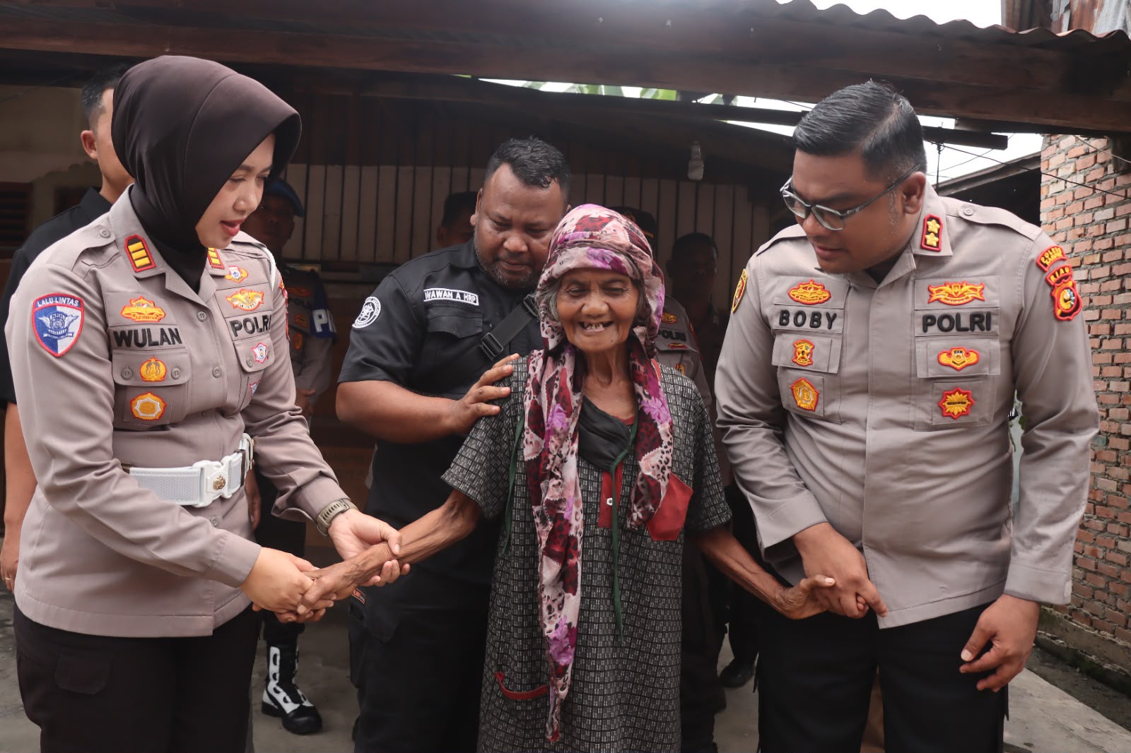Kapolres Kampar Rehab Rumah Lansia di Desa Bukit Ranah
