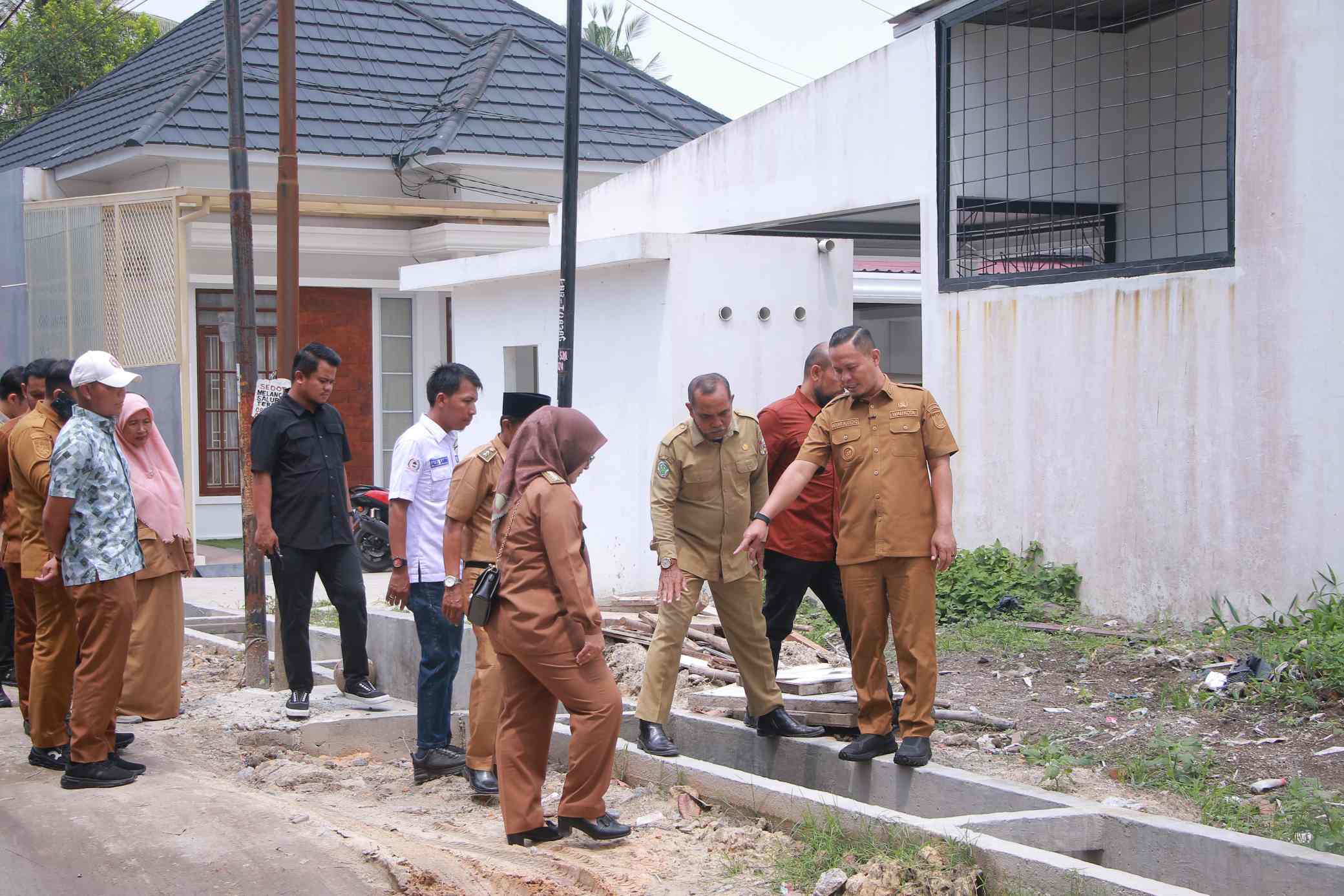 Wako Agung Turun ke Jalan Embun Pagi, Pemko Siapkan Aspal Baru dan Drainase 