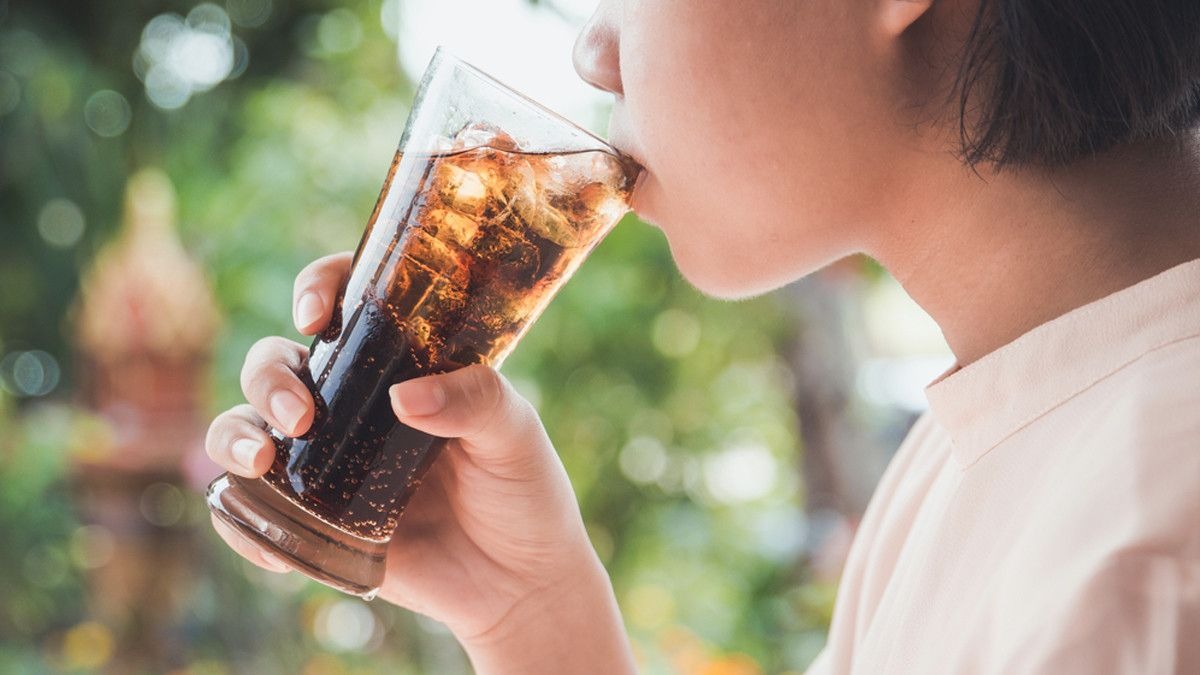 Hondari Minuman Manis dan Kafein saat Musim Kemarau, Ini Kata Dokter
