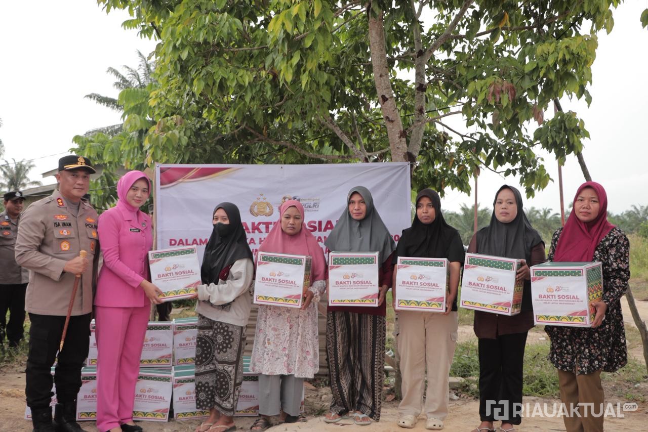 Polres Rohil Bedah Rumah dan Salurkan Bansos Sambut HUT Bhayangkara ke-80